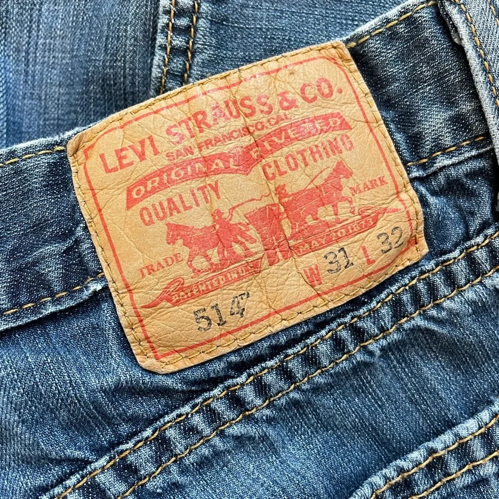 Levi Raw Hem Denim Cut Off Shorts